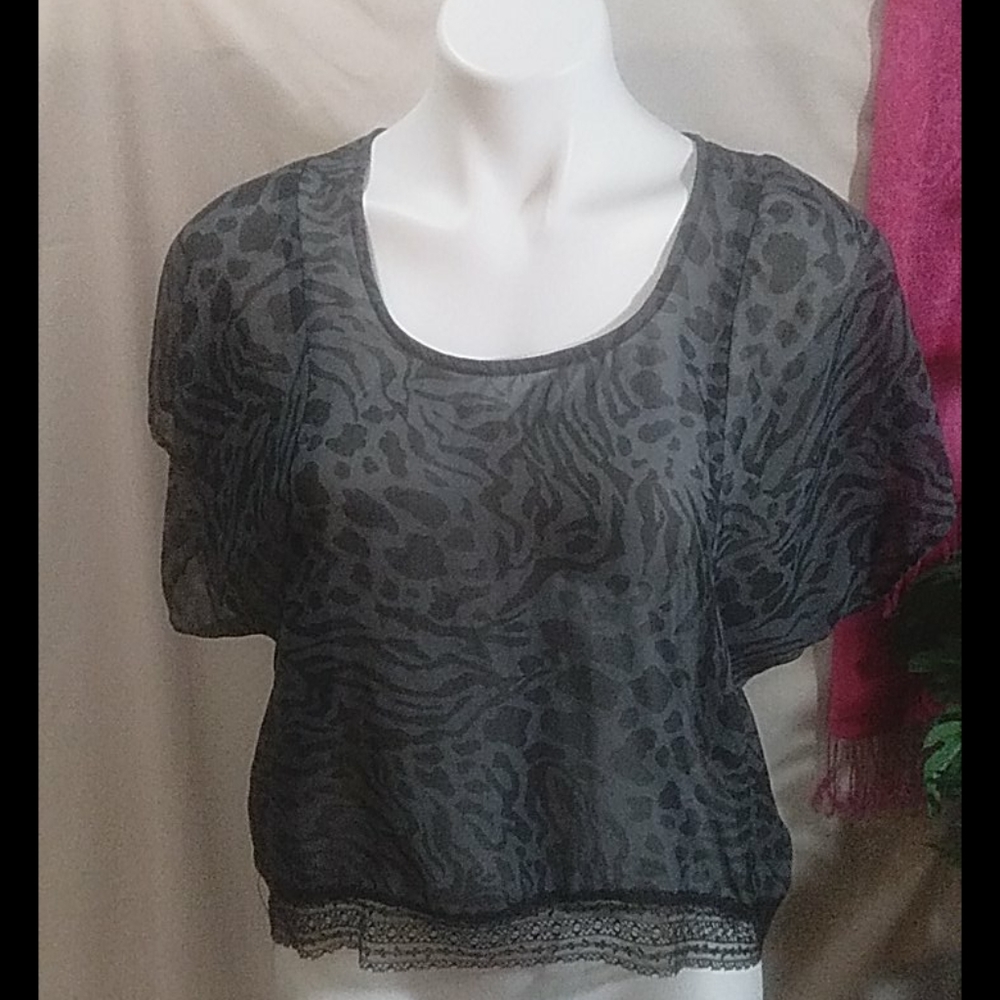 block poppy crop top size M